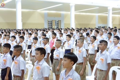 ภาพ No.245942:วันเสาร์ที่ 13 กันยายน พ.ศ. 2568 พิธีมอบผ้าไตรประธานกฐินสัมฤทธิ์เด็กดี V-Star ณ สภาธรรมกายสากล วัดพระธรรมกาย