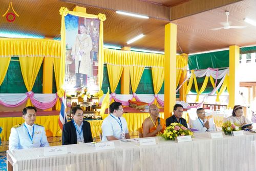 ภาพ No.146731:พิธีต้อนรับสัญญาบัตร พัดยศ ผ้าไตร ในโอกาสที่พระบาทสมเด็จพระเจ้าอยู่หัว ทรงพระกรุณาโปรดพระราชทานสัญญาบัตรตั้งสมณศักดิ์ พระวิมลศาสนวิเทศ (สำรวจ กมโล) เจ้าอาวาสวัดไทยนอร์เวย์ เป็นพระราชาคณะชั้นราช ในราชทินนามที่ “พระราชวชิรศาสนวิเทศ”