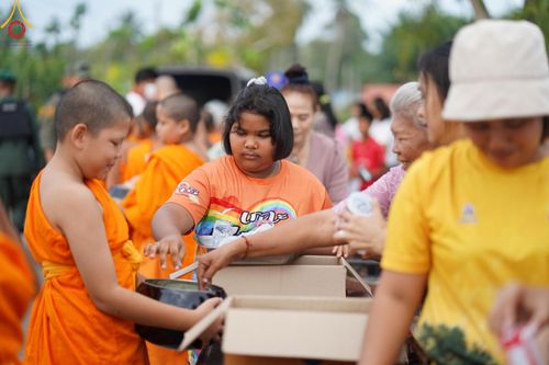 ภาพ No.61095:สามเณรออกบิณฑบาต และกิจกรรมอบรมสามเณร ในโครงการบรรพชาสามเณรฟื้นฟู พระพุทธศาสนาทั่วไทย ณ ศูนย์อบรมที่พักสงฆ์บ้านร่มเย็น จ.นราธิวาส วันที่ 2-15 เมษายน พ.ศ. 2567