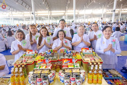 ภาพ No.167517:พิธีตักบาตรและพิธีบูชาข้าวพระ ในวันอาทิตย์ที่ 3 พฤศจิกายน พ.ศ. 2567 ณ วัดพระธรรมกาย