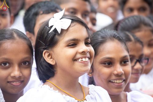 ภาพ No.140709:PhotoStory มหาศรัทธา ธรรมยาตราศรีลังกา EP.4 โครงการสยาม-ลังกา ธรรมยาตรา ฉลองเทศกาลวิสาขบูชาแห่งชาติ ศรีลังกา  บูชาธรรม 80 ปีหลวงพ่อธัมมชโย เส้นทางจาก เมืองดัมบูลลา ไปยัง เมืองมาตะเล  ตั้งแต่วันที่ 17-20 พฤษภาคม พ.ศ. 2567