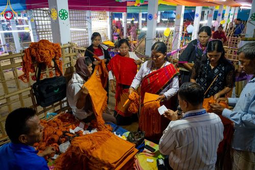 ภาพ No.98633:พิธีทอดกฐินสมทบวัดกัลยาณมิตรต่างประเทศ ณ วัดราชบัณนะวิหาร เมืองรังกามาติ ประเทศบังกลาเทศ วันศุกร์ที่ 24 พฤศจิกายน พ.ศ. 2566