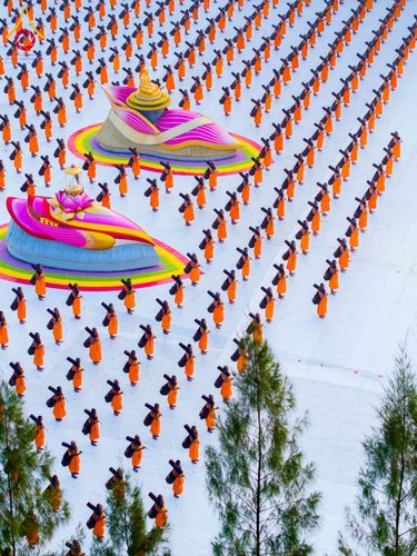 ภาพ No.191712:พระธรรมยาตราปฏิบัติธรรม และถ่ายภาพหมู่ประวัติศาสตร์ ณ อนุสรณ์สถานคลองบางนางแท่น อ.สามพราน จ.นครปฐม ในโครงการธรรมยาตรา กตัญญูบูชา มหาปูชนียาจารย์ พระมงคลเทพมุนี(สด จนฺทสโร) พระผู้ปราบมาร อนุสรณ์สถาน 7 แห่ง ปีที่ 13 วันที่ 8 มกราคม พ.ศ. 2568