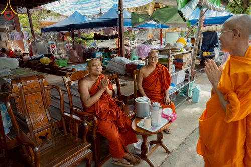 ภาพ No.220330:วันที่ 17 เมษายน พ.ศ. 2568 ผู้แทนวัดพระธรรมกาย ลงพื้นที่เยียวยา ซับน้ำตาเหยื่อแผ่นดินไหวมัณฑะเลย์