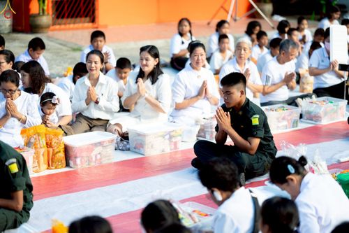 ภาพ No.234406:วันพฤหัสบดีที่ 24 กรกฎาคม พ.ศ. 2568 พิธีถวายสังฆทานแก่คณะสงฆ์ 323 วัด , พิธีมอบกองทุนหนุนแรงใจช่วยครูใต้ , พิธีทำบุญส่วนกุศลแด่ผู้วายชนม์ ในเหตุการณ์ความไม่สงบ 4 จังหวัด ชายแดนภาคใต้ (ปัตตานี , ยะลา , นราธิวาส , สงขลา) ปีที่ 21 ครั้งที่ 179 ณ วัดเวฬุวัน 