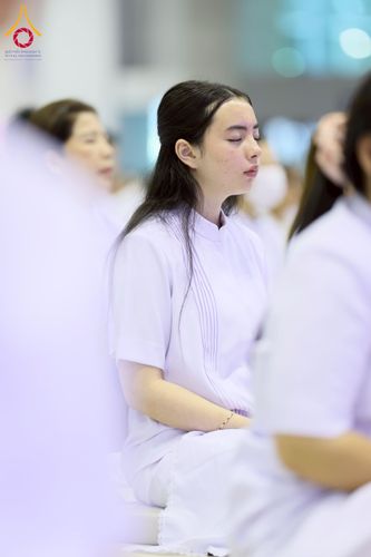 ภาพ No.232044:วันอาทิตย์ที่ 6 กรกฏาคม พ.ศ. 2568 พิธีตักบาตร ข้าวสารอาหารแห้ง  พิธีบูชาข้าวพระ สัมมนาพิเศษราชเหล็ก ณ สภาธรรมกายสากล วัดพระธรรมกาย