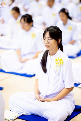 ภาพ No.233793:วันเสาร์ที่ 19 กรกฎาคม พ.ศ.2568 วันมหารำลึก ครั้งที่ 35 พิธีรำลึกถึงนักสร้างบารมี , พิธีสวดพระพุทธมนต์ , พิธีทอดผ้าบังสกุลและถวายไทยธรรม วัดพระธรรมกาย