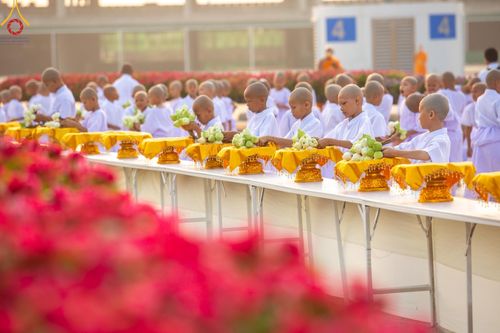 ภาพ No.133743:พิธีเวียนประทักษิณและพิธีวันทาเจดีย์ โครงการบรรพชาสามเณร ฟื้นฟูพระพุทธศาสนาทั่วไทย ณ วัดพระธรรมกาย วันเสาร์ที่ 6 เมษายน พ.ศ. 2567