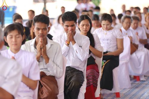 ภาพ No.91424:พิธีทอดผ้าป่ายกยอดดอกบัวสิริปทุมทิพย์  ประดิษฐาน ณ ปทุมเจดีย์  (เจดีย์พระพุทธเจ้า ๕ พระองค์) ณ ศูนย์อบรมเยาวชนจังหวัดปัตตานี 22 ตุลาคม พ.ศ.2566