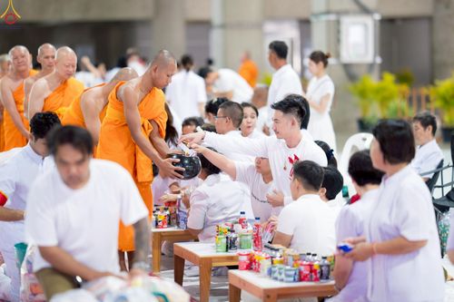 ภาพ No.235344:วันที่ 27 กรกฎาคม พ.ศ. 2568 พิธีตักบาตรฉลองพระใหม่ โครงการบรรพชาและอุปสมบทมู่รุ่นเข้าพรรษา ณ วัดพระธรรมกาย