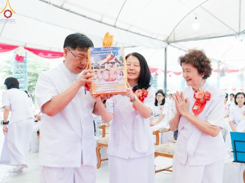 ภาพ No.158137:พิธีทอดผ้าป่า ติดตั้งแผ่นสิริฉะทะนะรัสมี(หลังคา) อาคาร 80 ปี หลวงพ่อธัมมชโย วันอาทิตย์ที่ 22 กันยายน พ.ศ. 2567 ณ ศูนย์ปฏิบัติธรรมวิหารแดง อ.วิหารแดง จ.สระบุรี