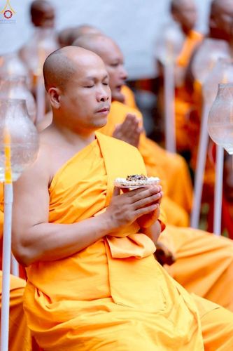 ภาพ No.238371:วันเสาร์ที่ 9 สิงหาคม พ.ศ. 2568 พิธีกลั่นแผ่นดิน โปรยทราย และจุดประทีปถวายเป็นพุทธบูชา จ.ระยอง สถาปนาองค์พระเจดีย์เพื่อสร้างสันติภาพโลก ณ ศูนย์ปฏิบัติธรรมระยอง(บ้านช่องลม) ต.บางบุตร อ.บ้านค่าย จ.ระยอง