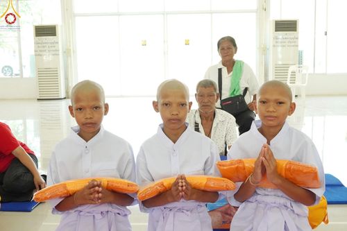 ภาพ No.134868:พิธีตัดปอยผม พิธีขอขมารับผ้าไตร พิธีบรรพชา และพิธีถวายบาตร ในโครงการบรรพชาสามเณร ฟื้นฟูพระพุทธศาสนาทั่วไทย  ณ ศูนย์ปฏิบัติธรรมและศูนย์อบรมเยาวชนเพชรบุรี ต.ท่าแลง อ.ท่ายาง จ.เพชรบุรี