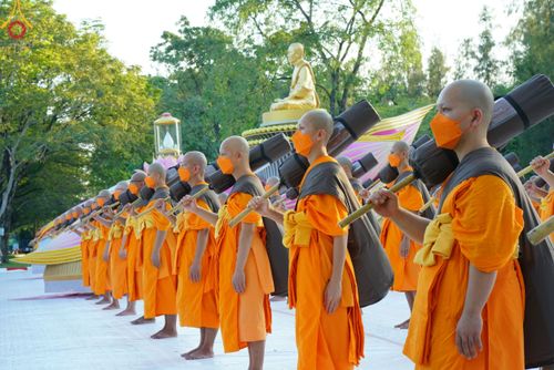 ภาพ No.104418:พระธรรมยาตราร่วมปฏิบัติธรรม และถ่ายภาพหมู่ประวัติศาสตร์ หน้ามหาวิหารพระมงคลเทพมุนี วันที่ 27 ธันวาคม พ.ศ. 2566