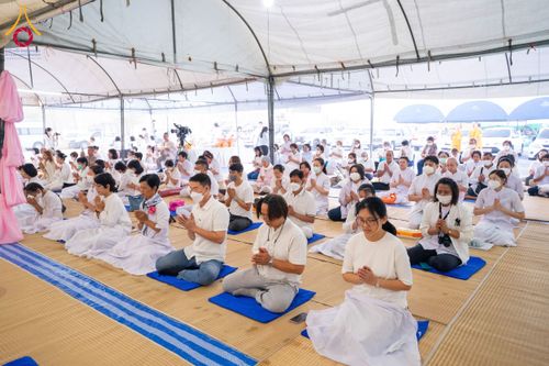 ภาพ No.201829:พิธีถวายภัตตาหารเป็นสังฆทาน แด่พระธรรมยาตรา ณ อนุสรณ์สถานบางปลา วัดบางปลา อำเภอบางเลน จังหวัดนครปฐม ในโครงการธรรมยาตรา กตัญญูบูชา มหาปูชนียาจารย์ พระมงคลเทพมุนี(สด จนฺทสโร) พระผู้ปราบมาร อนุสรณ์สถาน 7 แห่ง ปีที่ 13 วันที่ 26 มกราคม พ.ศ. 2568