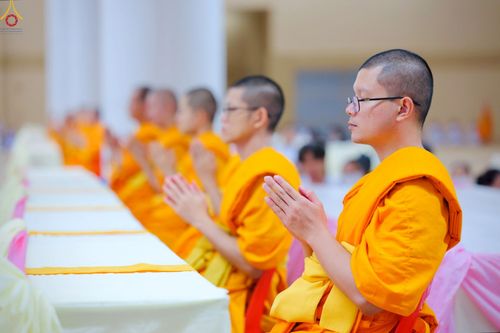 ภาพ No.228345:วันอาทิตย์ที่ 8 มิถุนายน พ.ศ. 2568 พิธีถวายทุนสนับสนุนพระไตรปิฎกฉบับธรรมชัย และอนุรักษ์คัมภีร์โบราณ ณ ห้องแก้วสารพัดนึก 2 วัดพระธรรมกาย