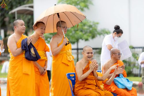 ภาพ No.239783:วันที่ 16-17 สิงหาคม พ.ศ. 2568 การปฏิบัติหน้าที่ของเจ้าหน้าที่ทุกสถานะ เพื่องานพิธีอัญเชิญรูปเหมือนพระมงคลเทพมุนี (สด จันทสโร) และพิธีกดปุ่มอัญเชิญรูปเหมือน พระมงคลเทพมุนี (สด จันทสโร) ณ มหาวิหารแก้วพระมงคลเทพมุนี ศูนย์ปฏิบัติธรรมแก้วเมืองเลย จ.เลย