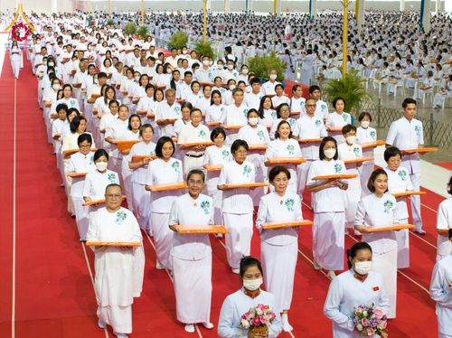 ภาพ No.134329:พิธีทอดผ้าป่าสมทบ มหาสังฆทาน 10,000 วัด ทั่วไทย วันอาทิตย์ต้นเดือนที่ 7 เมษายน พ.ศ.2567 ณ ห้องแก้วสารพัดนึก 1 สภาธรรมกายสากล  วัดพระธรรมกาย จ.ปทุมธานี