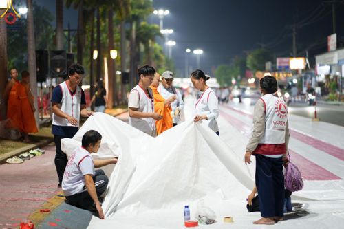 ภาพ No.185599:V.47 เบื้องหลังของเบื้องหน้า งานตักบาตรพระ 10,000 รูป ณ จ.กาญจนบุรี วันที่ 20-21 ธันวาคม พ.ศ. 2567