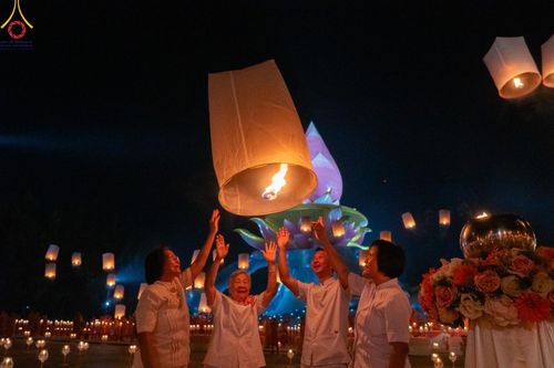 ภาพ No.175972:พิธีจุดประทีปโคมลาน, โคมลอยและลอยกระทง ถวายประทีปเป็นพุทธบูชา สร้างความสว่างไสวให้กับแผ่นดินด้วยแสงธรรม วันที่ 15 พฤศจิกายน พ.ศ. 2567 ณ พุทธอุทยานนานาชาติ อ.โพนพิสัย จ.หนองคาย