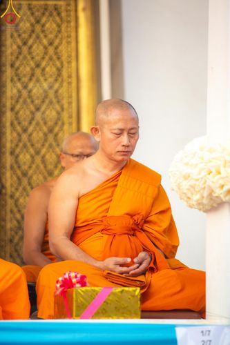 ภาพ No.197664:พิธีตักบาตรพระธรรมยาตรา ณ อนุสรณ์สถานลำดับที่ 4 สถานที่เกิดด้วยกายธรรม วัดโบสถ์(บน) ต.บางคูเวียง จ.นนทบุรี ในโครงการธรรมยาตรา กตัญญูบูชา มหาปูชนียาจารย์ พระมงคลเทพมุนี(สด จนฺทสโร) พระผู้ปราบมาร อนุสรณ์สถาน 7 แห่ง ปีที่ 13 วันที่ 19 มกราคม พ.ศ. 2568