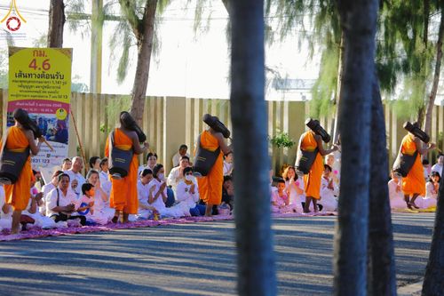 ภาพ No.188785:พิธีต้อนรับพระธรรมยาตรา ในโครงการธรรมยาตรา กตัญญูบูชา มหาปูชนียาจารย์ พระมงคลเทพมุนี(สด จนฺทสโร) พระผู้ปราบมาร อนุสรณ์สถาน 7 แห่ง ปีที่ 13 วันที่ 3 มกราคม พ.ศ. 2568 ณ อนุสรณ์สถานมหาวิหารพระมงคลเทพมุนี (โลตัสแลนด์) อ.สองพี่น้อง จ.สุพรรณบุรี