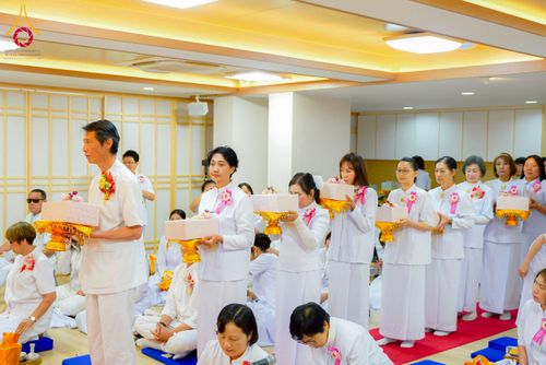 ภาพ No.221314:วันศุกร์ที่ 25 เมษายน พ.ศ. 2568 พิธีอัญเชิญรูปเหมือนพระมงคลเทพมุนี (สด จนฺทสโร) พระผู้ปราบมาร พิธีทอดผ้าป่าสามัคคี 25 ปี พิธีถวายสังฆทาน 15 วัด แด่เจ้าอาวาสภาคพื้นเอเชีย และแอฟริกา ในวาระครบ 25 ปี วัดพระธรรมกายโอซาก้า ประเทศญี่ปุ่น