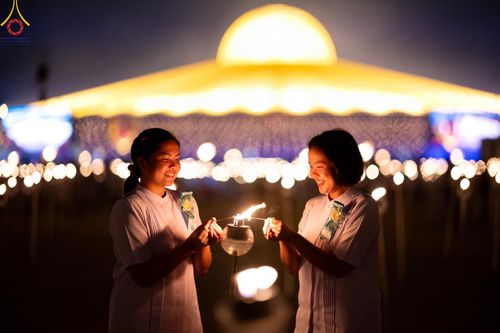 ภาพ No.125040:พิธีเวียนประทักษิณและจุดมาฆประทีป (ชุดที่ 2) ในวันมาฆบูชา เสาร์ที่ 24 กุมภาพันธ์ พ.ศ. 2567 ณ พระมหาธรรมกายเจดีย์ วัดพระธรรมกาย