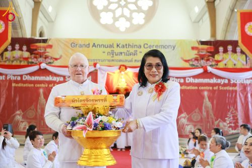 ภาพ No.172194:พิธีทอดกฐิน วัดพระธรรมกายสก็อตแลนด์ บูชาธรรม 80 ปี หลวงพ่อธัมมชโย โดยคณะศิษยานุศิษย์วัดพระธรรมกาย วันที่ 25 ตุลาคม พ.ศ. 2567