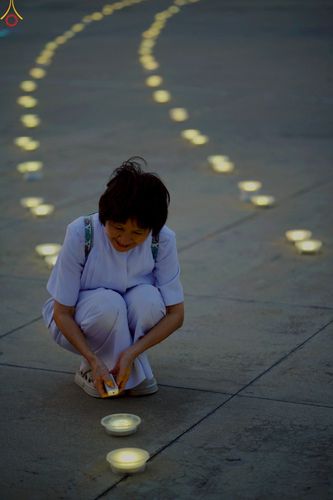 ภาพ No.241003:วันพุธที่ 27 สิงหาคม พ.ศ. 2568 พิธีจุดประทีป ในวันธรรมชัย ณ วัดพระธรรมกาย