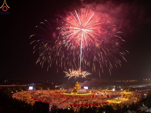 ภาพ No.200632:พิธีจุดประทีปถวายเป็นพุทธบูชา และบูชาธรรมมหาปูชนียาจารย์ ณ อนุสรณ์สถานบางปลา วัดบางปลา อำเภอบางเลน จังหวัดนครปฐม ในโครงการธรรมยาตรา กตัญญูบูชา มหาปูชนียาจารย์ พระมงคลเทพมุนี(สด จนฺทสโร) พระผู้ปราบมาร อนุสรณ์สถาน 7 แห่ง ปีที่ 13 วันที่ 23 มกราคม พ.ศ. 2568