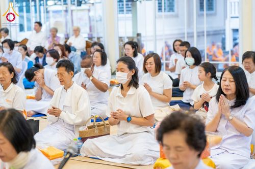 ภาพ No.195904:พิธีถวายภัตตาหารเป็นสังฆทาน แด่พระธรรมยาตรา ณ วัดโบสถ์(บน) ตำบลบางคูเวียง อำเภอบางกรวย จังหวัดนนทบุรี ในโครงการธรรมยาตรา กตัญญูบูชา มหาปูชนียาจารย์ พระมงคลเทพมุนี(สด จนฺทสโร) พระผู้ปราบมาร อนุสรณ์สถาน 7 แห่ง ปีที่ 13 วันที่ 16 มกราคม พ.ศ. 2568