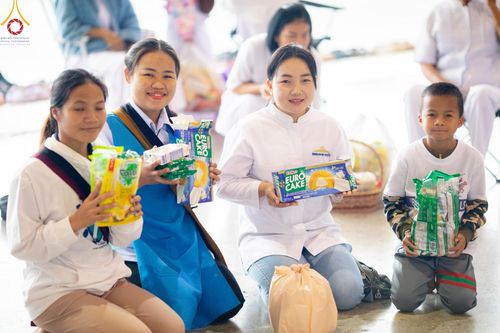 ภาพ No.205880:พิธีตักบาตร และ พิธีบูชาข้าวพระ ในวันอาทิตย์ต้นเดือน 2 กุมภาพันธ์ พ.ศ. 2568 ณ สภาธรรมกายสากล วัดพระธรรมกาย