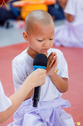 ภาพ No.215978:วันพฤหัสบดีที่ 3 เมษายน พ.ศ. 2568 พิธีบรรพชาสามเณร ภาคฤดูร้อน รุ่นที่ 15  บูชาธรรมหลวงพ่อธัมมชโย 81 ปี 81 รูป ณ ศูนย์ปฏิบัติธรรมสวนผึ้ง จ.ราชบุรี