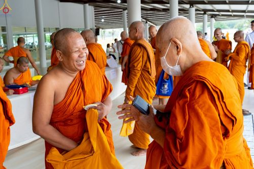 ภาพ No.245195:วันเสาร์ที่ 13 กันยายน พ.ศ. 2568 พิธีถวายสังฆทานแด่คณะสงฆ์ 323 วัด ปีที่ 21 ครั้งที่ 181 พิธีมอบกองทุนหนุนแรงใจช่วยครูใต้ ปีที่ 18 ครั้งทึ่ 144 และพิธีทำบุญอุทิศส่วนกุศลให้ผู้วายชนม์ ณ ศูนย์ปฏิบัติธรรมภาคใต้ จ.สงขลา