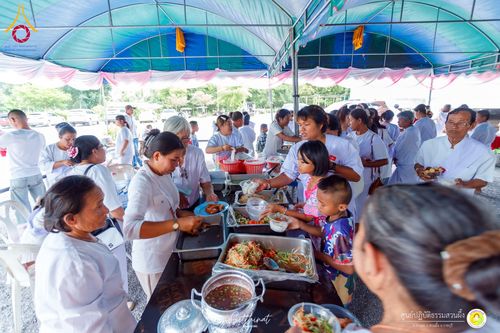 ภาพ No.158781:พิธีทอดผ้าป่า ศูนย์ปฏิบัติธรรมสวนผึ้ง จ.ราชบุรี วันที่ 15 กันยายน พ.ศ. 2567
