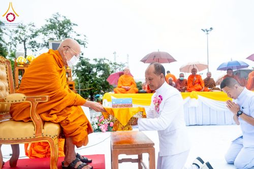 ภาพ No.226103:วันอาทิตย์ที่ 25 พฤษภาคม พ.ศ. 2568 พิธีตักบาตรพระ 1,000 รูปเมืองตรัง ครบรอบ 110 ปี เมืองทับเที่ยง ถวายเป็นพุทธบูชา ถวายเป็นพระราชกุศลแด่รัชกาลที่ 10 และอุทิศส่วนกุศลแด่อดีตเจ้าเมืองตรัง และบรรพบุรุษ ณ บริเวณหน้าศาลากลางจังหวัดตรัง ถนนพระราม 6