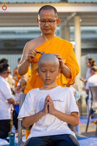 ภาพ No.132925:พิธีตัดปอยผม โครงการหน่อแก้วเปรียญธรรม รุ่นที่ 12 ณ ค่ายจองแชมป์ หมู่กฏิสามเณรเปรียญธรรม วัดพระธรรมกาย วันอาทิตย์ที่ 31 มีนาคม พ.ศ. 2567