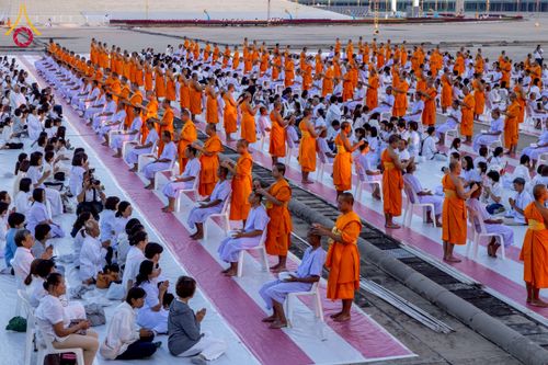 ภาพ No.274775:วันอาทิตย์ที่ 30 พฤศจิกายน พ.ศ. 2568 พิธีปลงผม โครงการอุปสมบทบูชาธรรมมหาปูชนียาจารย์ ปี 2568 ณ ลานธรรมพระมหาธรรมกายเจดีย์ ฝั่งทิศตะวันตก ระหว่างวิหารคดหมายเลข 8 และ 9 วัดพระธรรมกาย