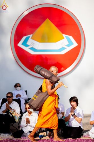 ภาพ No.193283:พิธีต้อนรับพระธรรมยาตรา ณ อนุสรณ์สถาน สถานที่เกิดในเพศสมณะ วัดสองพี่น้อง อำเภอสองพี่น้อง จังหวัดสุพรรณบุรี ในโครงการธรรมยาตรา กตัญญูบูชา มหาปูชนียาจารย์ พระมงคลเทพมุนี(สด จนฺทสโร) พระผู้ปราบมาร อนุสรณ์สถาน 7 แห่ง ปีที่ 13 วันที่ 11 มกราคม พ.ศ. 2568