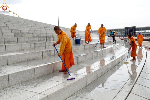 ภาพ No.218888:วันศุกร์ที่ 18 เมษายน พ.ศ. 2568 การเตรียมงานในลานธรรม , พระมหาธรรมกายเจดีย์ เพื่องานวันคุ้มครองโลก 22 เมษายน พ.ศ. 2568