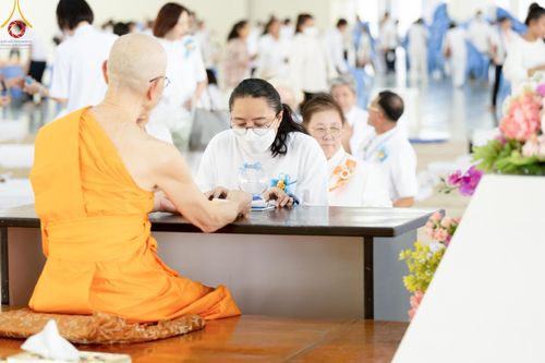 ภาพ No.58640:พิธีบุพเปตพลี ครั้งที่ 149 ร่วมอุทิศบุญแด่หมู่ญาติที่ล่วงลับไปแล้ว และสืบทอดอายุพระพุทธศาสนา วันอังคารที่ 23 เมษายน พ.ศ. 2567 (วันพระ ขึ้น 15 ค่ำ เดือน 5) ณ หอฉันคุณยายอาจารย์ฯ วัดพระธรรมกาย