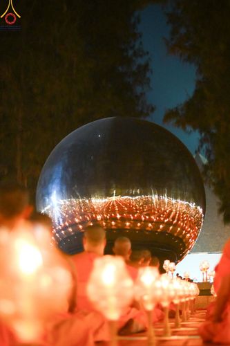 ภาพ No.190167:พิธีจุดประทีปถวายเป็นพุทธบูชา และบูชาธรรมมหาปูชนียาจารย์ ณ อนุสรณ์สถานมหาวิหารพระมงคลเทพมุนี (โลตัสแลนด์) อ.สองพี่น้อง จ.สุพรรณบุรี ในโครงการธรรมยาตรา กตัญญูบูชา มหาปูชนียาจารย์ พระมงคลเทพมุนี(สด จนฺทสโร) พระผู้ปราบมาร อนุสรณ์สถาน 7 แห่ง ปีที่ 13