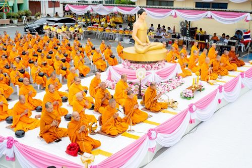 ภาพ No.241911:วันอาทิตย์ที่ 31 สิงหาคม พ.ศ. 2568 พิธีทำบุญแด่คณะสงฆ์ 122 รูป ฉลอง 121 ปี อำเภอคลองหลวง จ.ปทุมธานี เพื่อนำส่งช่วยเหลือคณะสงฆ์ 323 วัด 4 จังหวัดชายแดนภาคใต้ และช่วยเหลือประชาชนจากเหตุปะทะ แนวชายแดนไทย-กัมพูชา ณ บริเวณหน้าที่ว่าการอำเภอคลองหลวง 