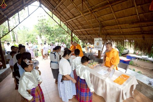 ภาพ No.234239:พิธีมุทิตาสักการะ "พระสิริรัตนเมธี" เจ้าคณะจังหวัดเลย ,พิธีถวายไทยธรรม ๙ วัด และพิธีทอดผ้าป่าเพื่อสร้างทุกสิ่ง  ในวาระทำบุญครบรอบ ๑๐ ปี ณ ศูนย์ปฏิบัติธรรมแก้วภูเรือ อ.ภูเรือ จ.เลย