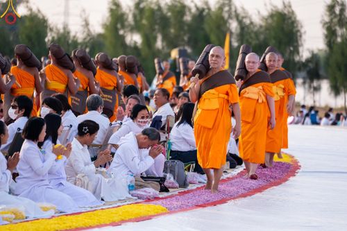ภาพ No.198161:พิธีต้อนรับพระธรรมยาตรา ณ อนุสรณ์สถานลำดับที่ 5 สถานที่เผยแผ่วิชชาธรรมกายครั้งแรก อนุสรณ์สถานบางปลา วัดบางปลา อำเภอบางเลน จังหวัดนครปฐม ในโครงการธรรมยาตรา กตัญญูบูชา มหาปูชนียาจารย์ พระมงคลเทพมุนี(สด จนฺทสโร) พระผู้ปราบมาร ปีที่ 13 วัน 19 มกราคม พ.ศ.2568