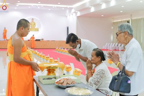 ภาพ No.216212:วันเสาร์ที่ 5 เมษายน พ.ศ. 2568 พิธีตัดปอยผม พิธีขอขมาผู้ปกครอง พิธีขอขมามอบผ้าไตร พิธีบรรพชา พิธีถวายบาตรสามเณร ณ ศูนย์ปฏิบัติธรรมและศูนย์อบรมเยาวชนเพชรบุรี ต.ท่าแลง อ.ท่ายาง จ.เพชรบุรี