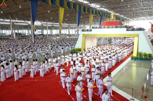 ภาพ No.240719:วันพุธที่ 27 สิงหาคม พ.ศ. 2568 พิธีทอดผ้าป่าเพื่อสร้างอาคาร  82 ปี หลวงพ่อธัมมชโย สมทบกฐินวัดพระธรรมกาย และกฐิน 30,000 วัดทั่วประเทศ ครั้งที่ 1