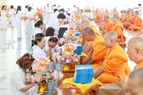 ภาพ No.184814:พิธีถวายภัตตาหารเมนูสวรรค์ "เพื่อการบรรลุธรรม" เนื่องในวาระอายุวัฒนมงคล 84 ปี หลวงพ่อทัตตชีโว วันเสาร์ที่ 21 ธันวาคม พ.ศ. 2567 ณ หอฉันคุณยายอาจารย์ฯ วัดพระธรรมกาย