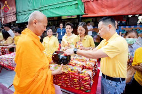 ภาพ No.180314:พิธีทำบุญตักบาตร ข้าวสารอาหารแห้ง แด่คณะสงฆ์ 99 รูป เนื่องในวันพ่อแห่งชาติ ปีที่ 50 ณ ศูนย์การค้าตลาดรังสิต ซ.รังสิต-ปทุมธานี 5 วันที่ 5 ธันวาคม พ.ศ. 2567